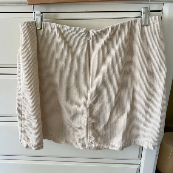 American Eagle Cream Corduroy Ribbed Cream Mini Skirt Size Large Preppy Y2K - Picture 3 of 5